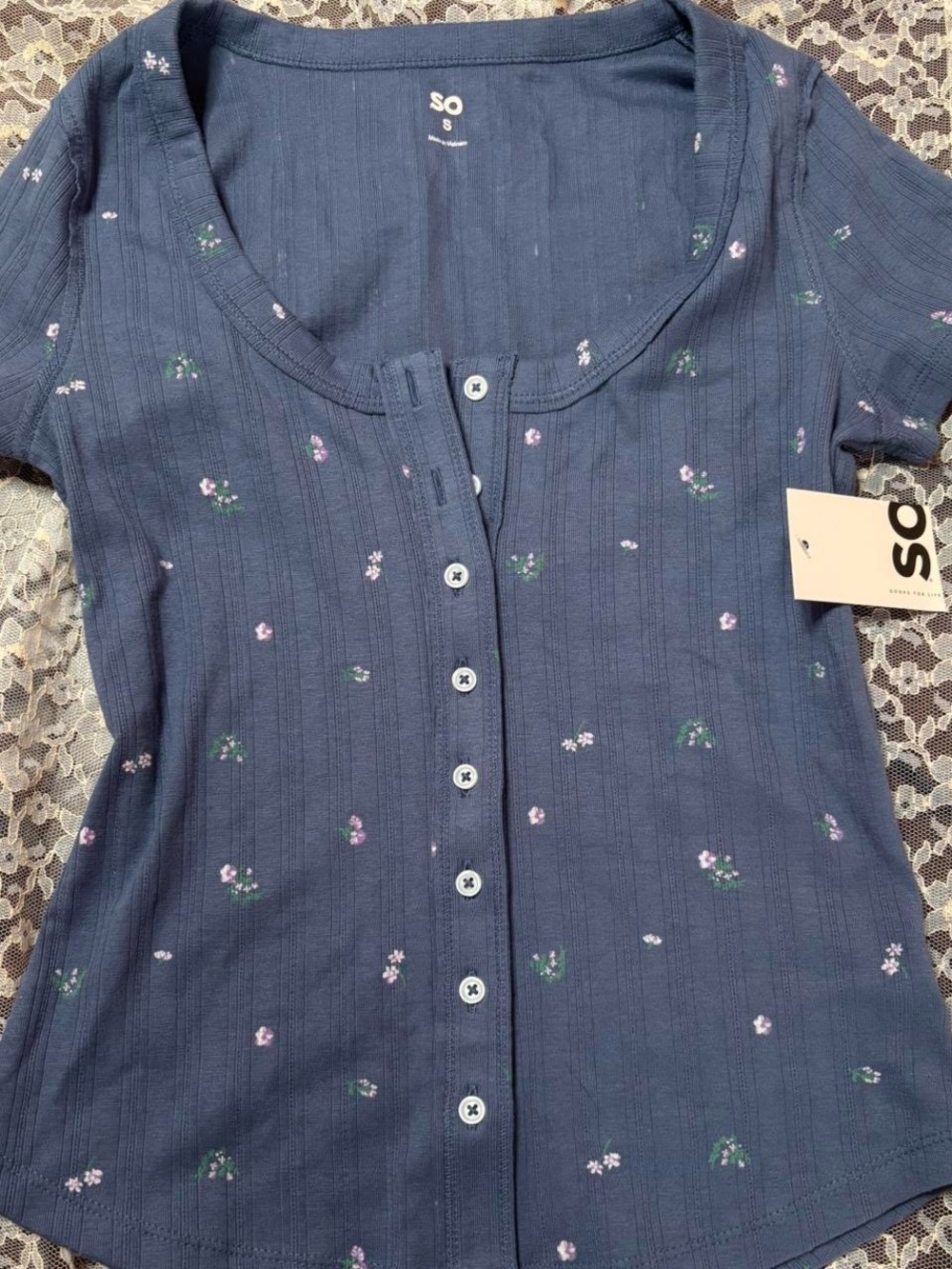 SO navy floral button-front short sleeve top